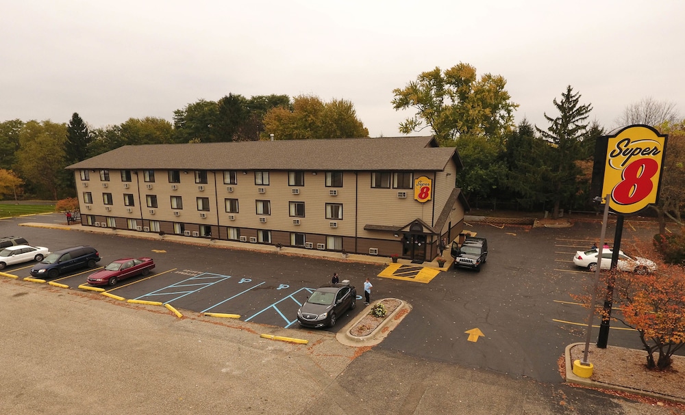 Super 8 By Wyndham Kalamazoo 7/12