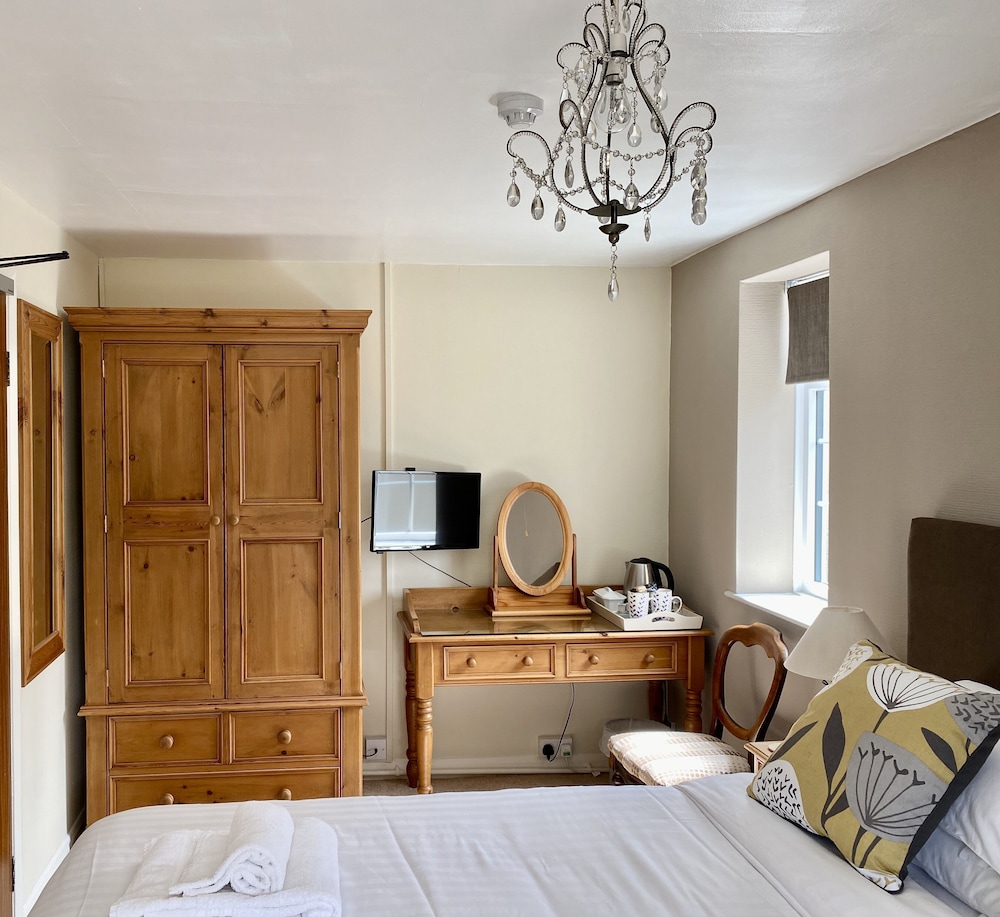 Plumpton Court 24/57