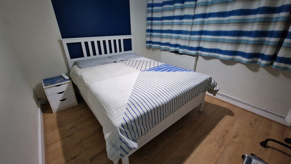 SnoozeDen Chalvey - Free Parking, Near M4 J6 18/35