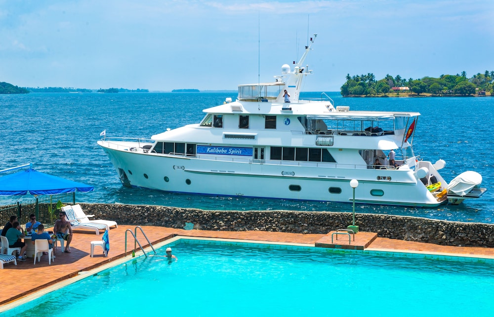 Madang Resort Hotel 2/50