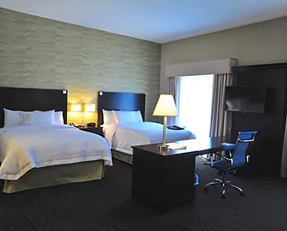 Hampton Inn And Suites Robbinsville 23/57