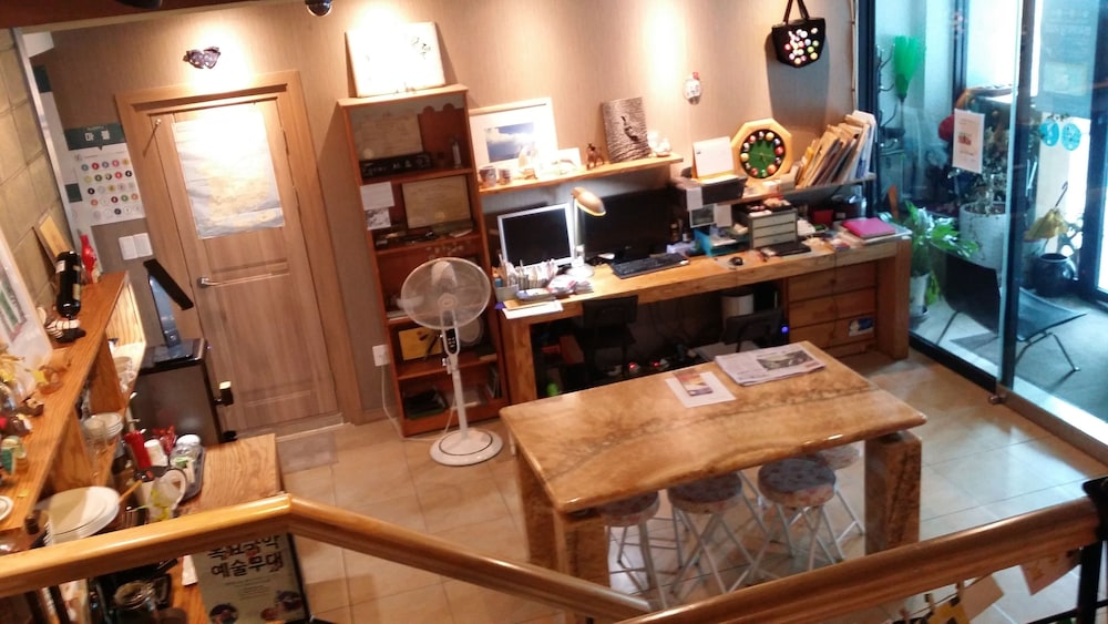 Nearest Guesthouse In Jeonju Hostel 24/48