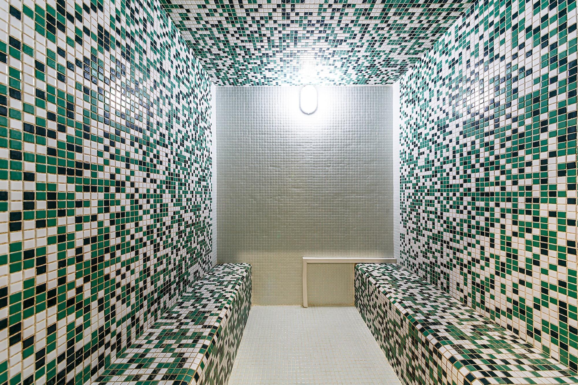 Renion Hotel Almaty 53/80