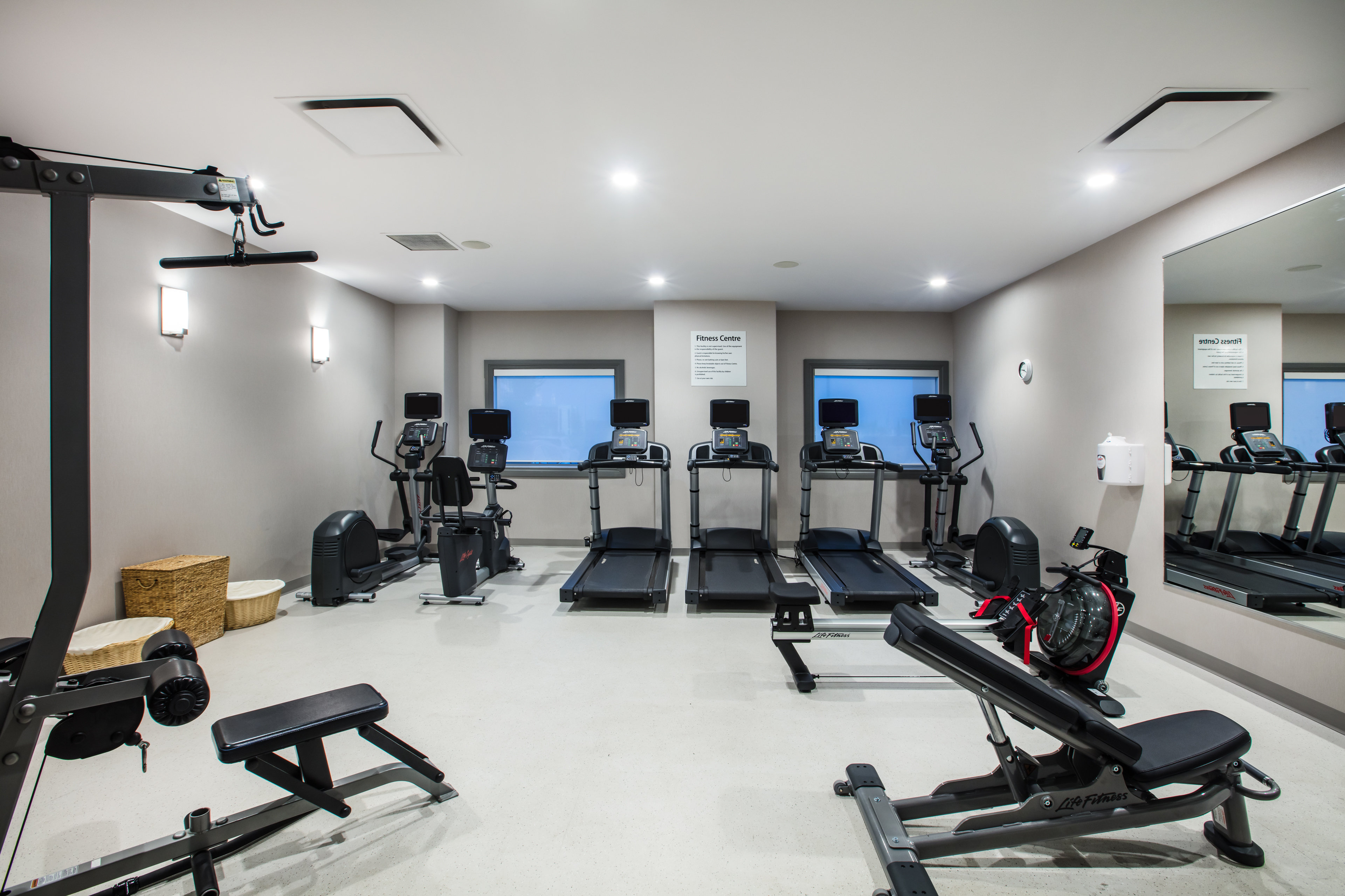 Holiday Inn Suites Grande Prairie Conference Ctr 15/41