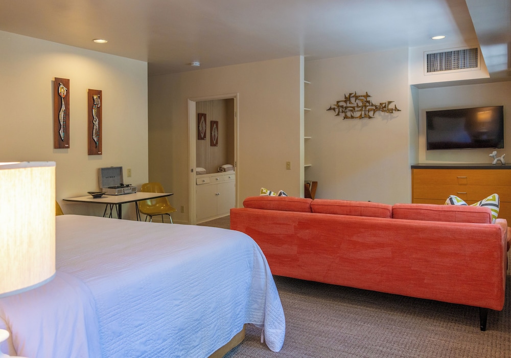 Luxury, Suite, King Bed, Pool Side، The Hideaway 4/5