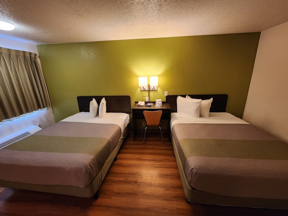 Motel6 Baytown, TX - Baytown East 33/63
