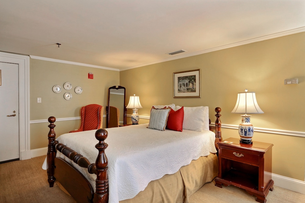The Presidents Quarters Inn 13/76