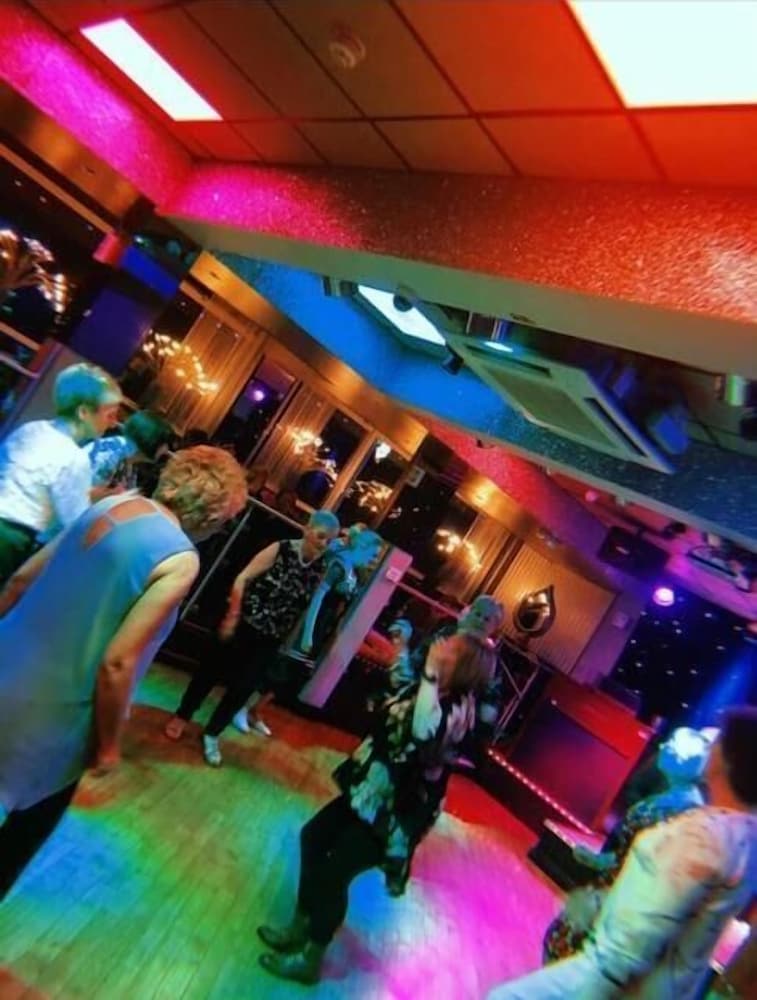 Lyndene Hotel 8/49