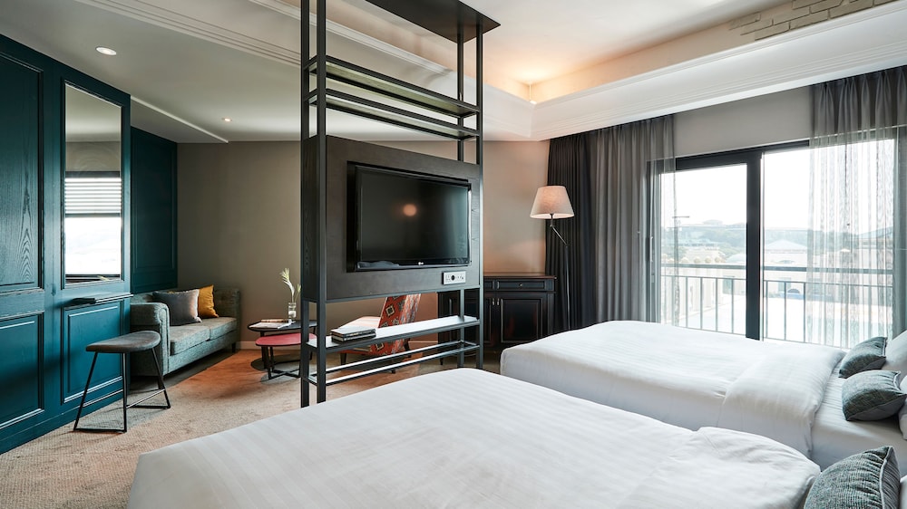 The Suites Hotel Jeju 23/73