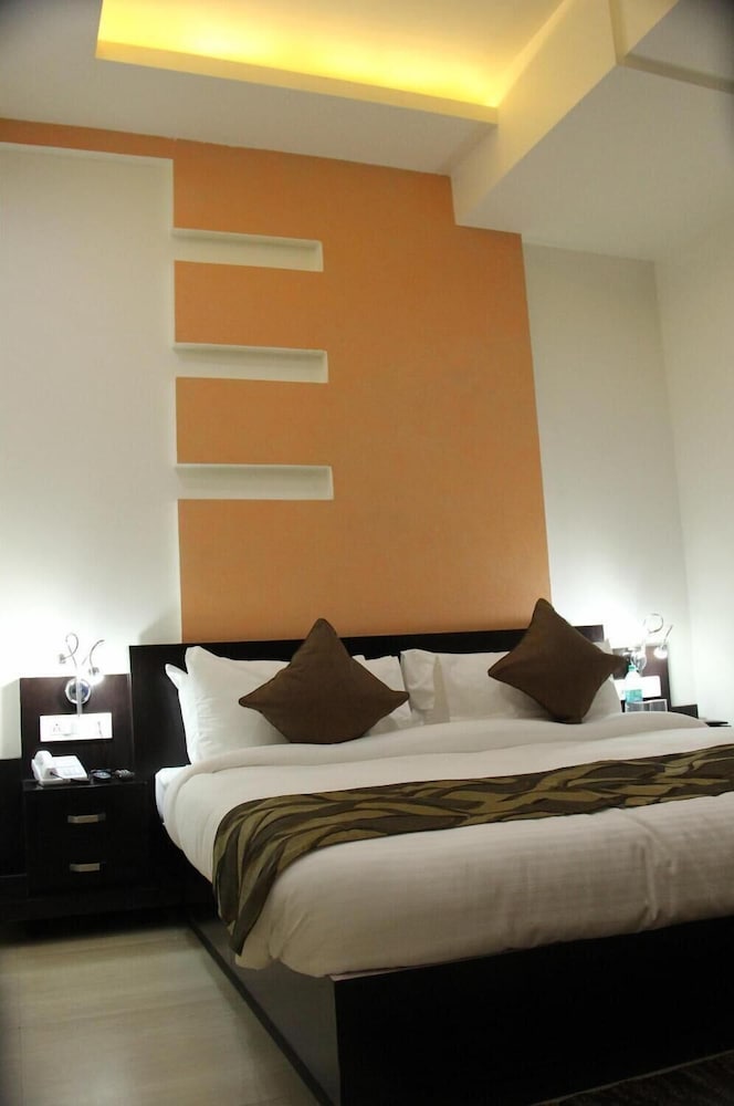 Clarks Inn Mathura 6/26