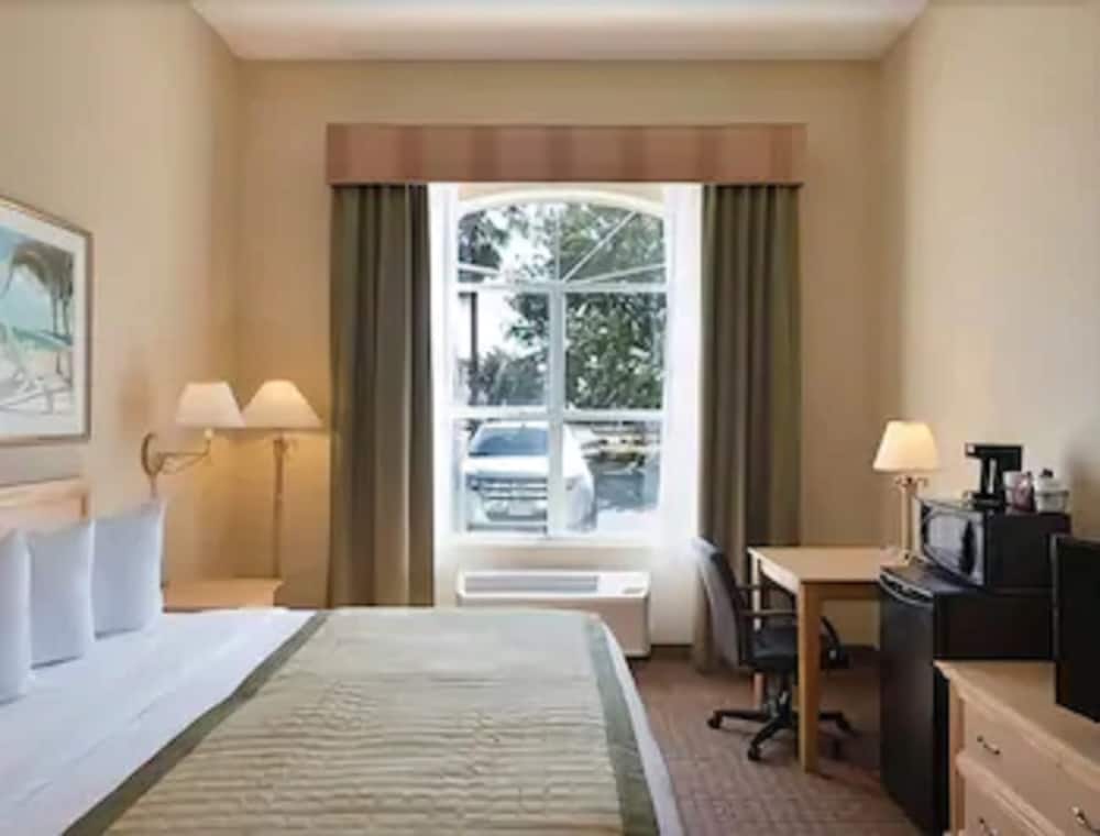 Baymont by Wyndham Fort Myers Airport 21/41