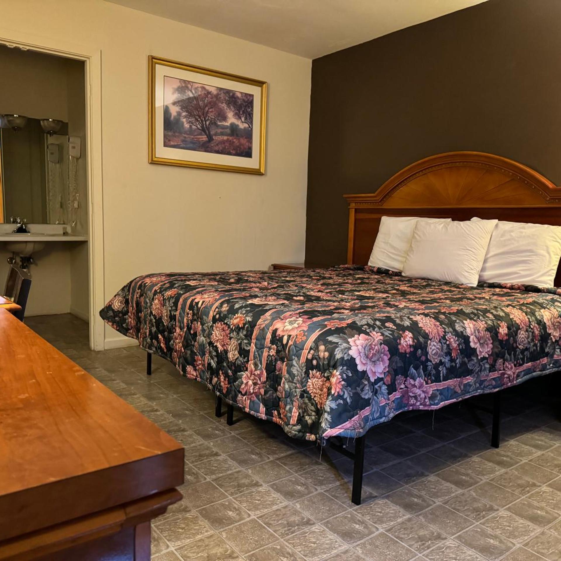 Country Club Inn &amp; Suites 17/51