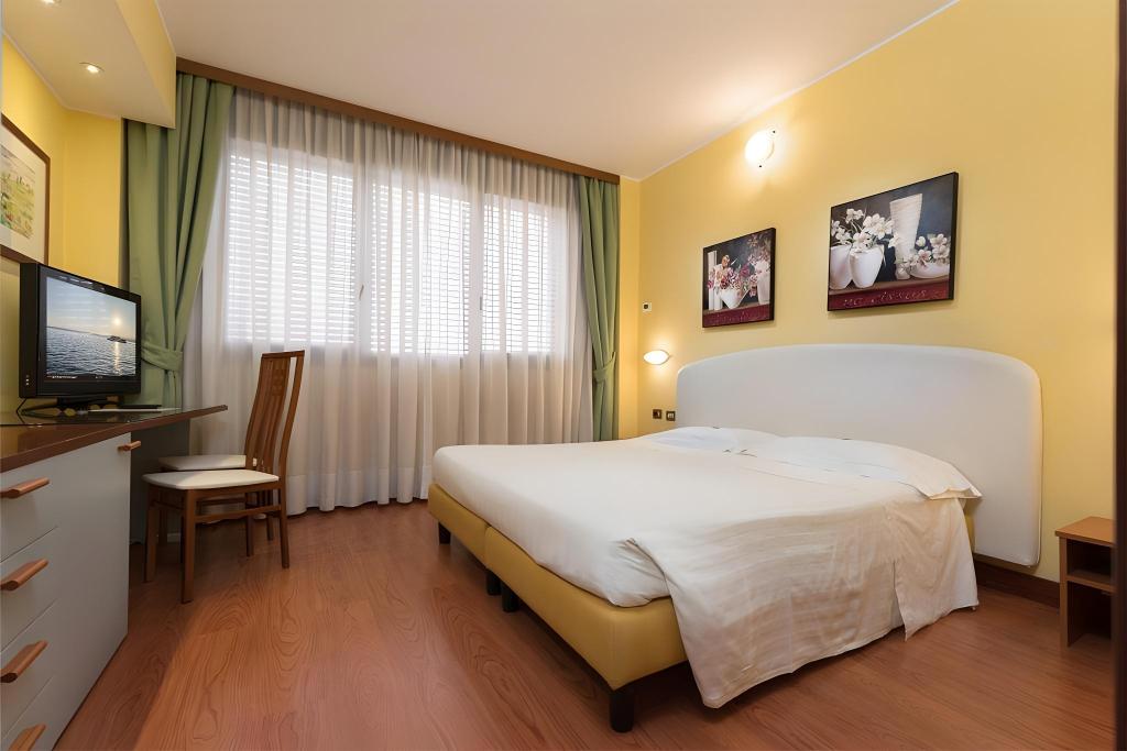 Superior, Single, King Bed