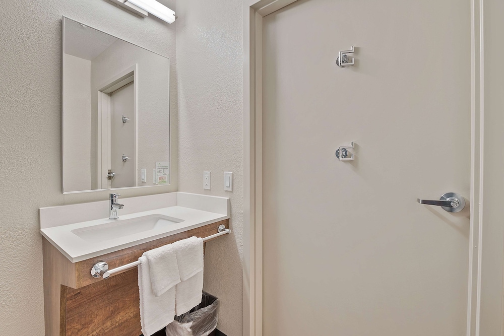 Extended Stay America - Miami - Airport - Blue Lagoon 38/43