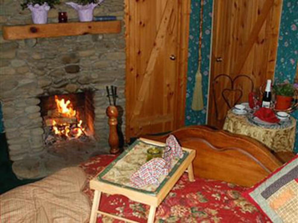 Evergreen Cottage Inn & Cabins 19/38