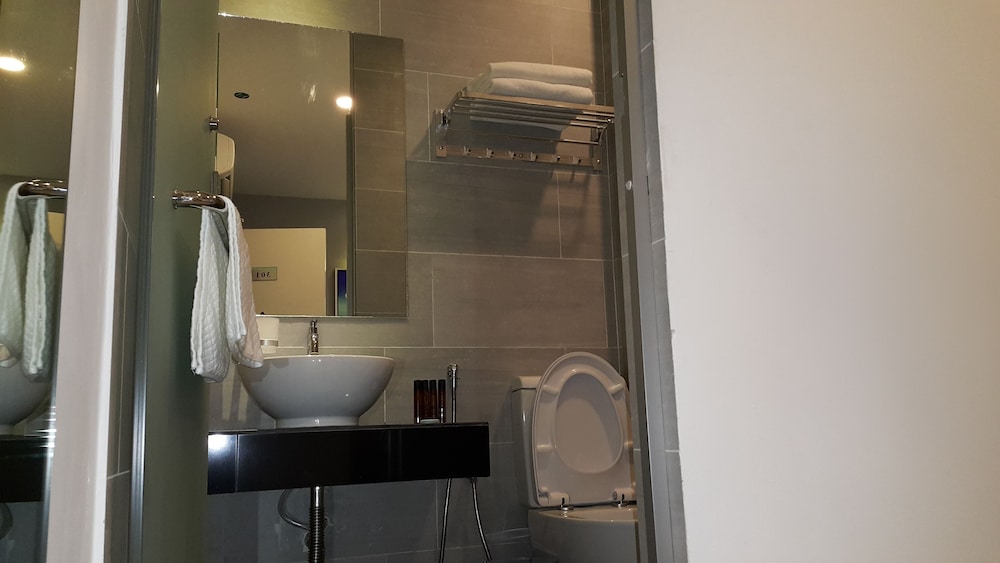 M Design Hotel At Shamelin Perkasa 32/32