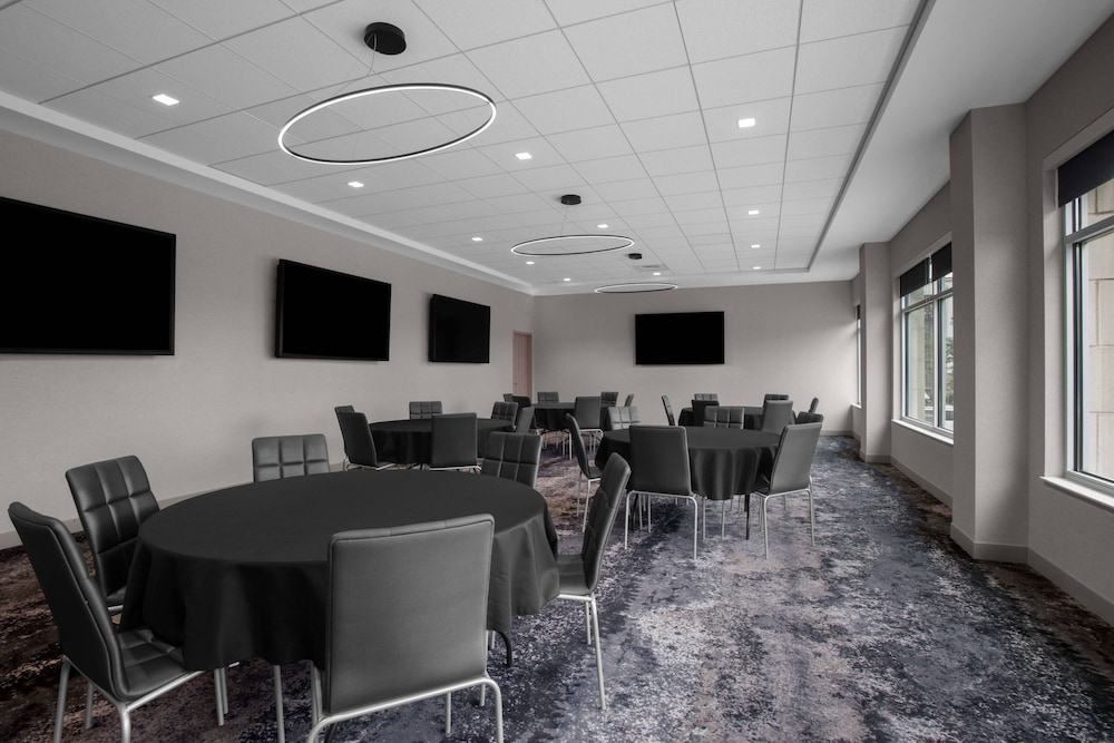 AC Hotel by Marriott Pittsburgh Southpointe 31/37