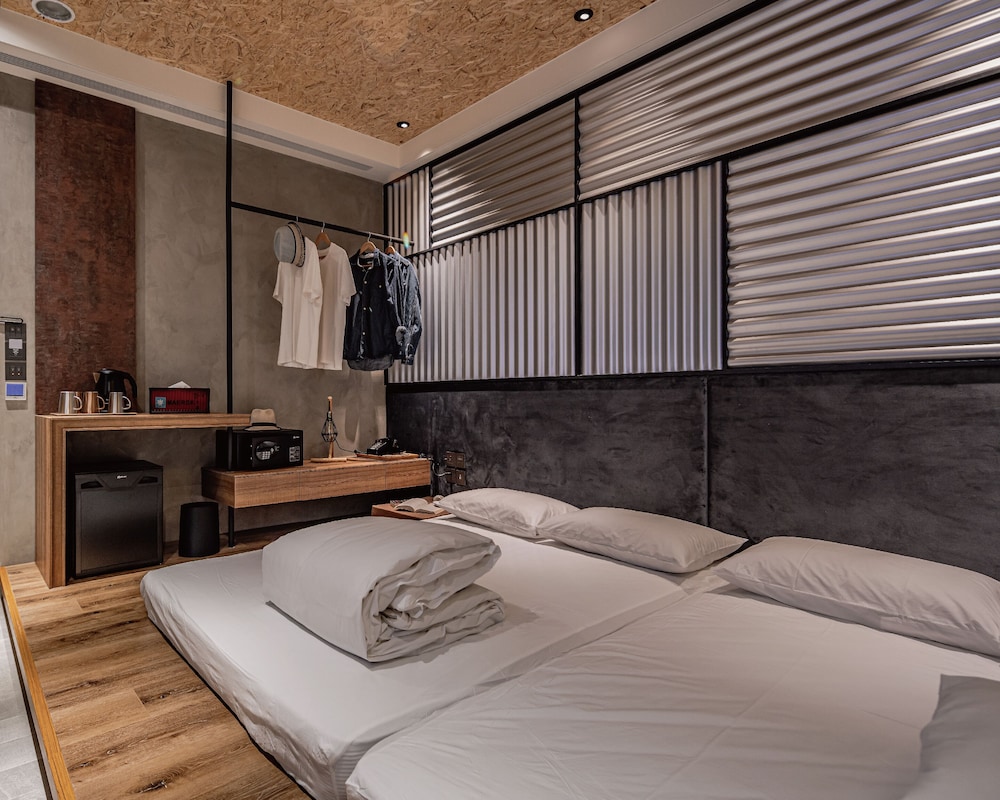Oinn Hotel and Hostel 16/56