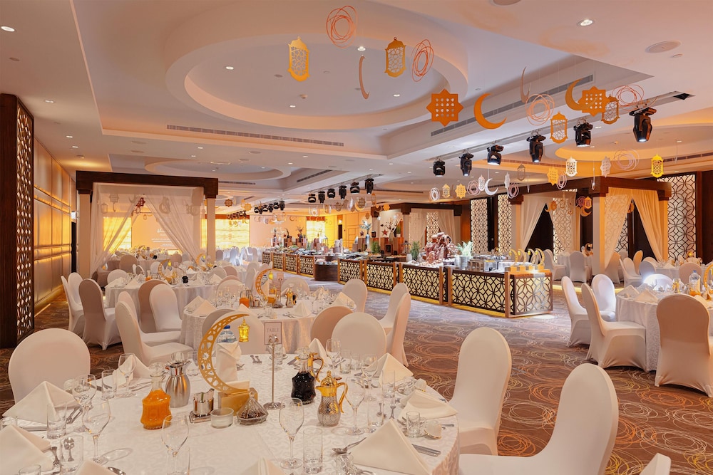 كراون بلازا الرياض منهال(Radisson Blu Hotel and Convention Center, Riyadh Minhal) 48/67