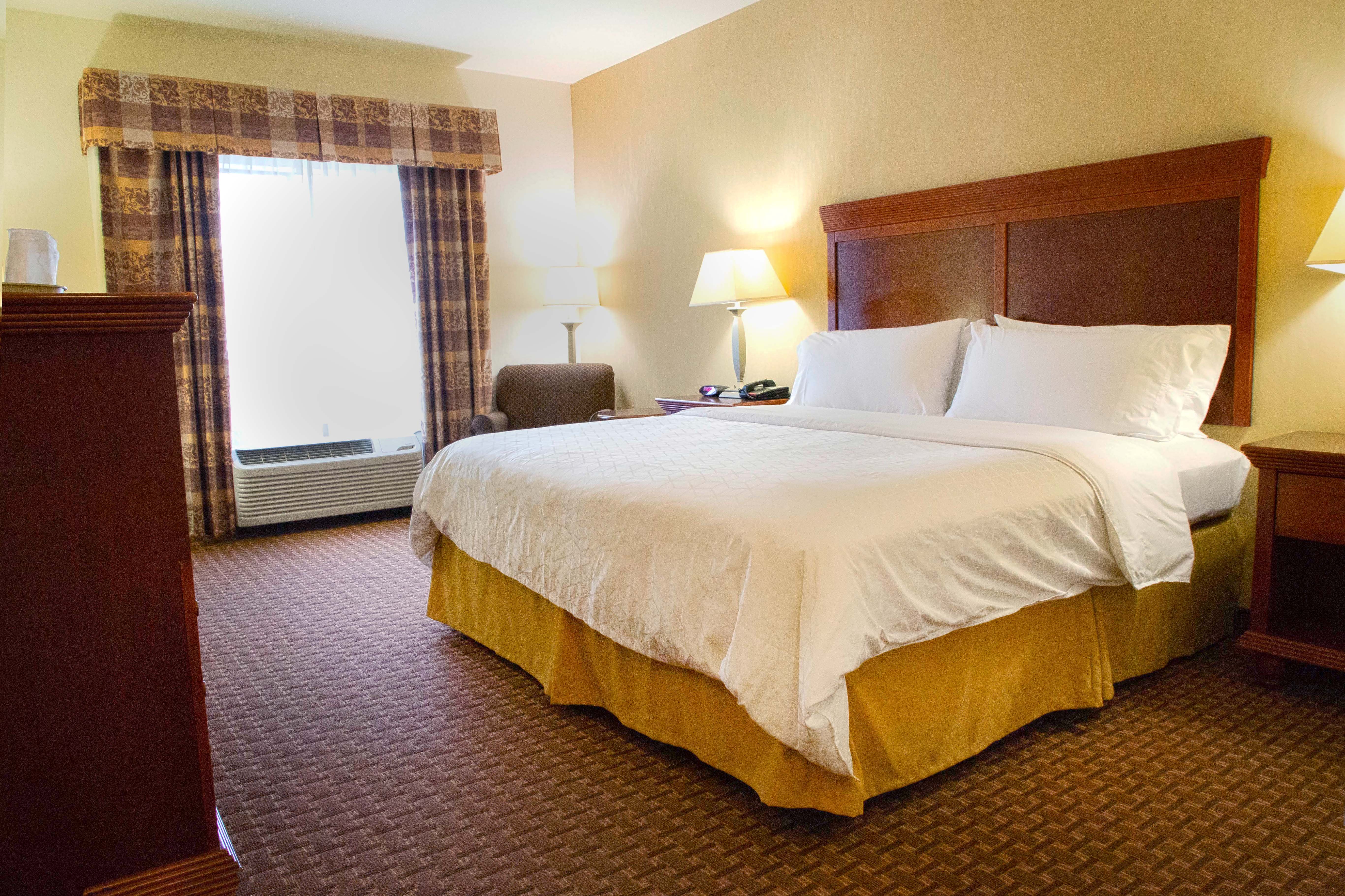 Holiday Inn Express Hotel And Suites Center Tx 25/76