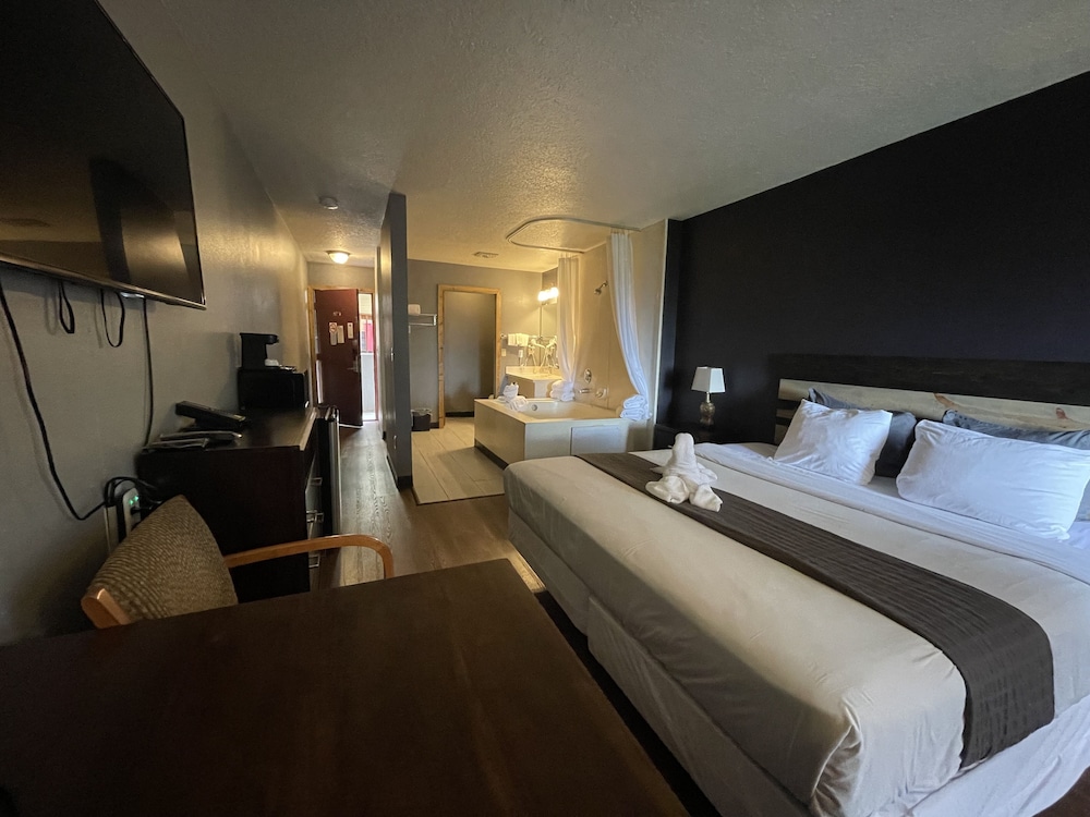 Sunnyside Inn & Suites 33/52