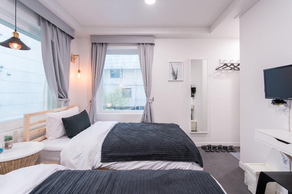 Mono House Hongdae 2 37/71