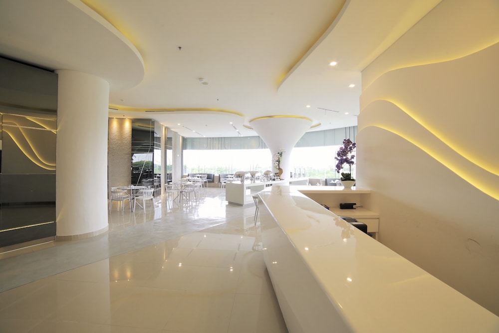 Ozone Hotel Pantai Indah Kapuk 5/25