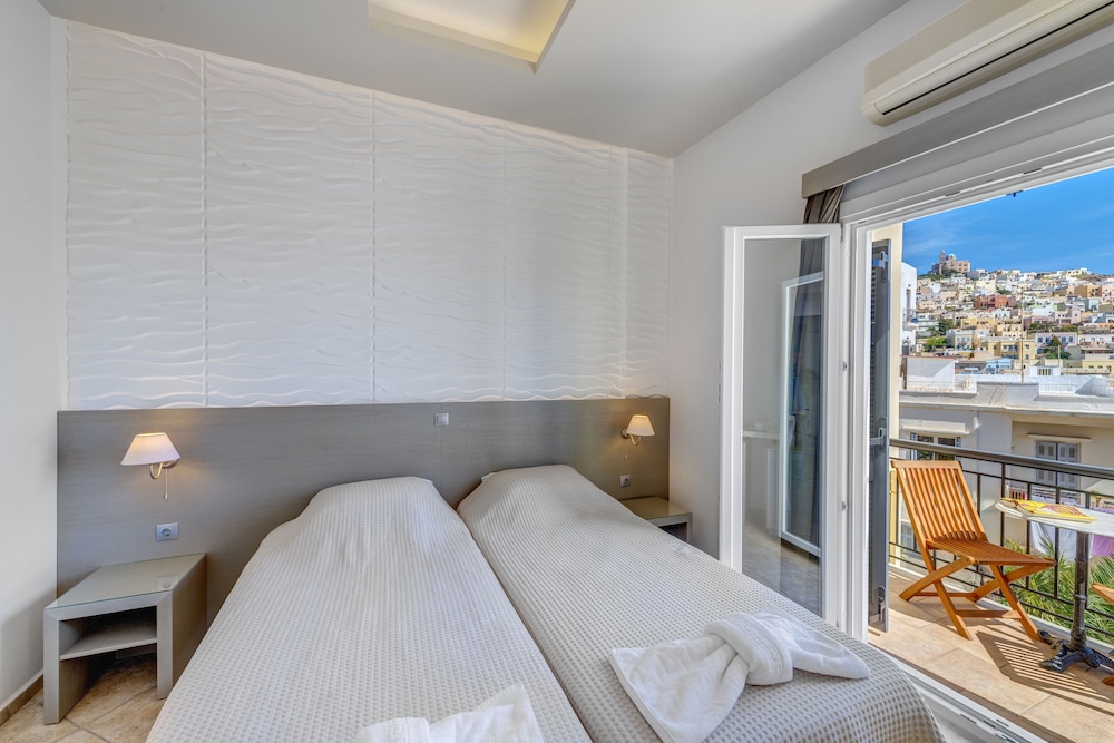 DELUXE, DOUBLE OR TWIN BED, SEA VIEW, BALCONY