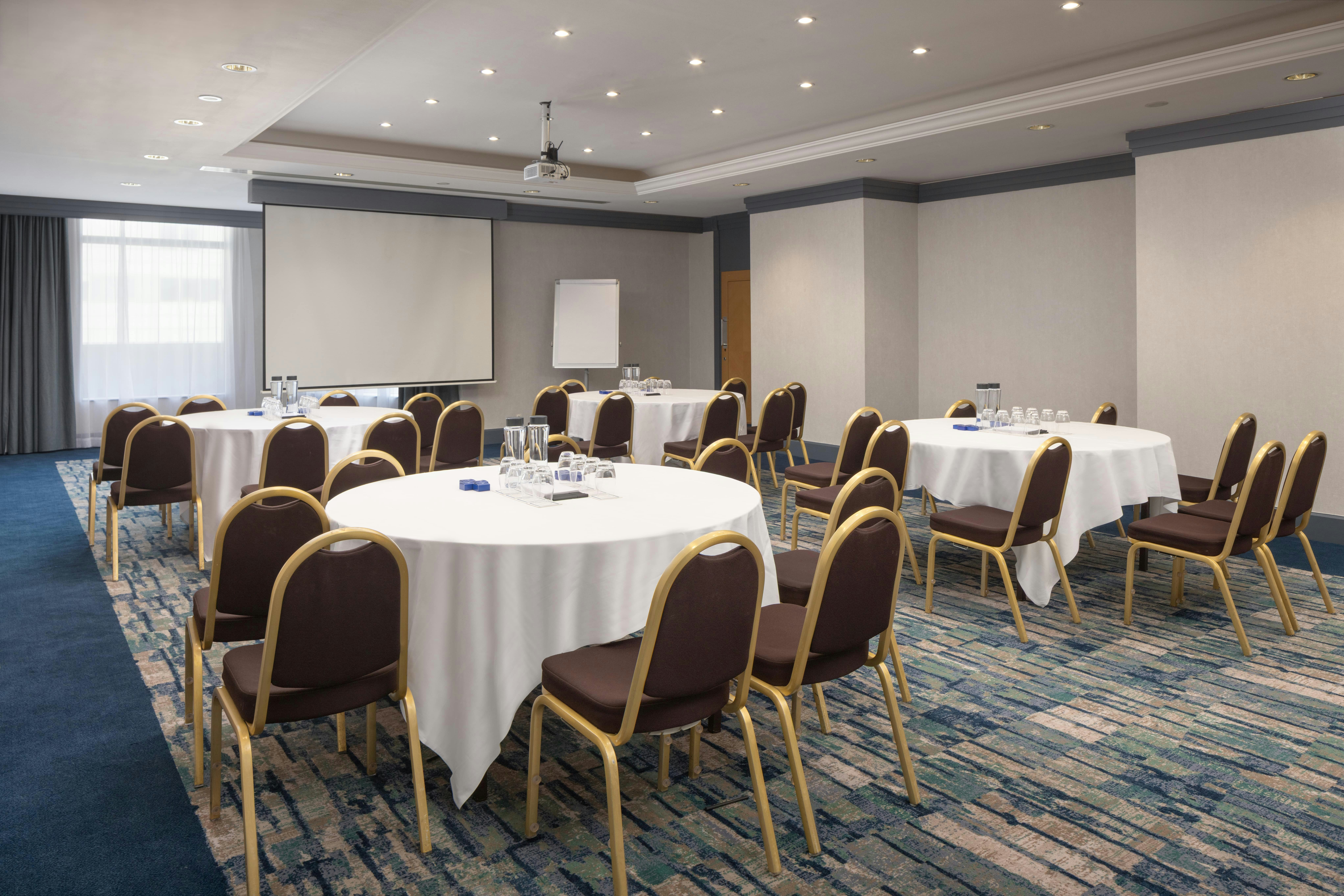 Hilton Paris Charles De Gaulle Airport 76/84