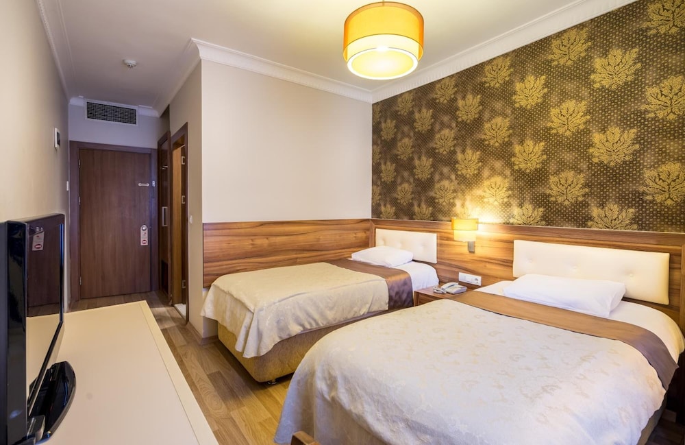 My Rose Hotel 13/44