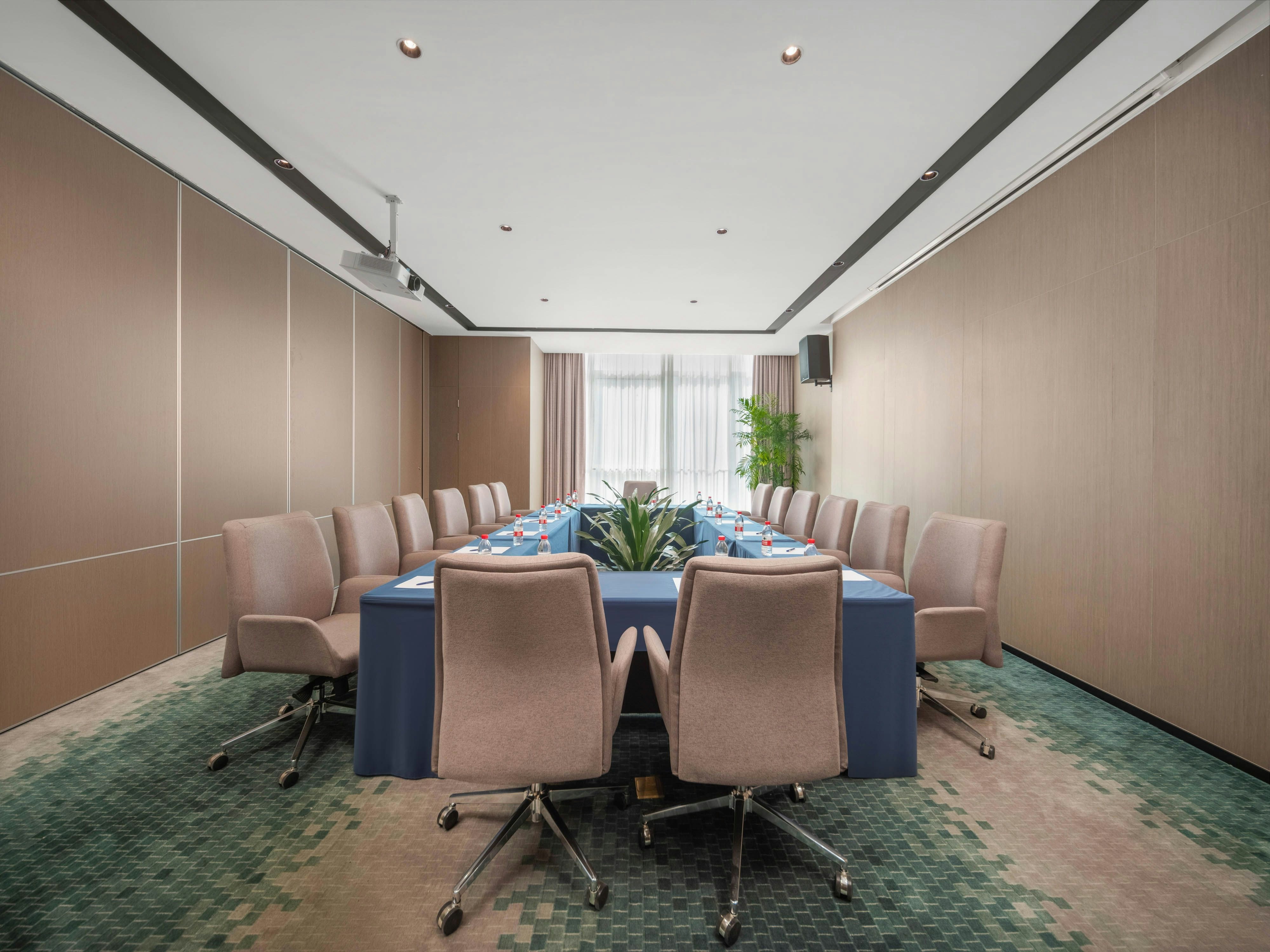 Holiday Inn Express Taizhou Toumen Port 39/43