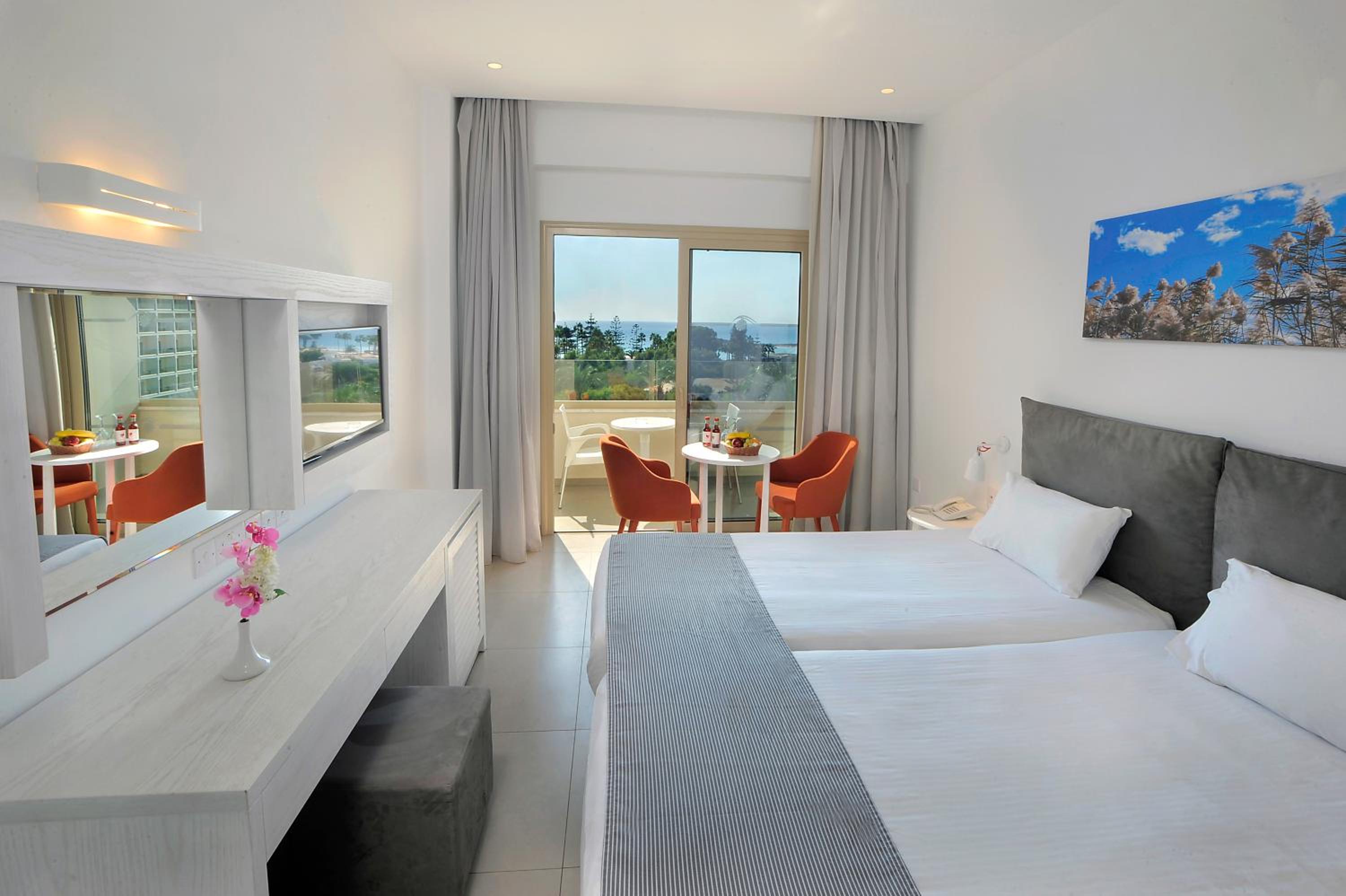 Superior, Single Bed, Pool and Sea View