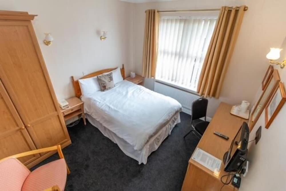 ROOM, DOUBLE BED
