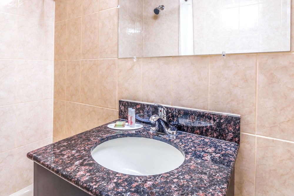 Super 8 by Wyndham North Bergen NJ/NYC Area 19/20