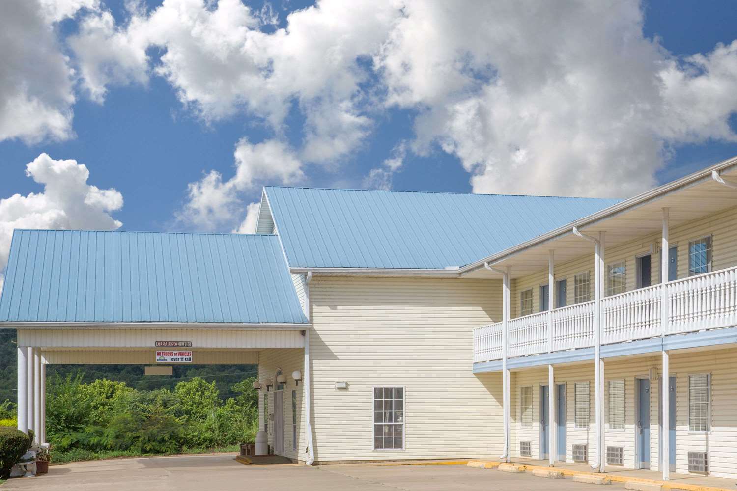 Days Inn Hardy 4/14