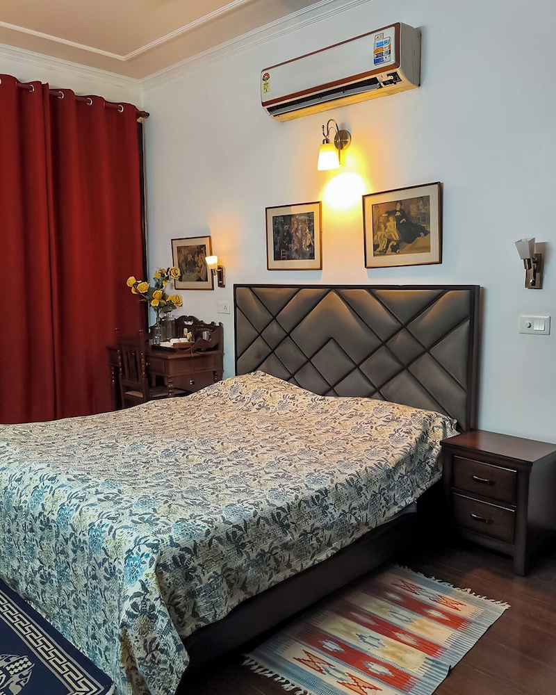 Deluxe, King Bed