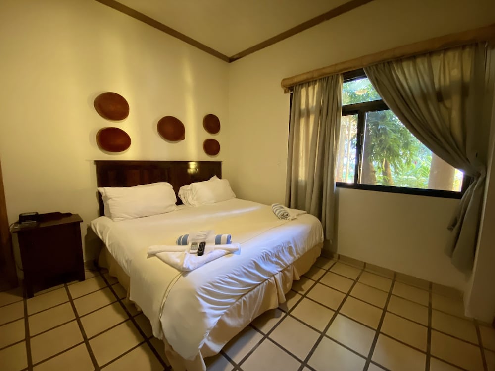 Paraiso Rainforest and Beach Hotel 15/48