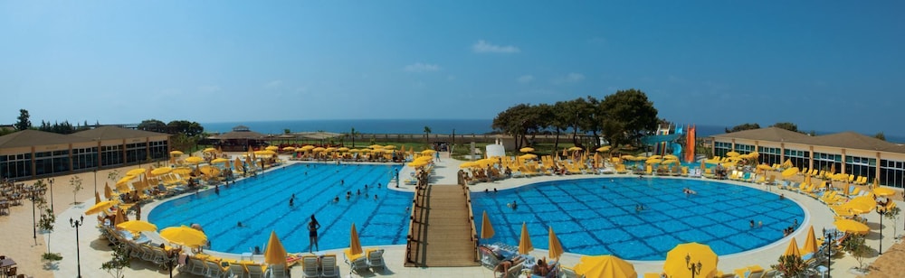 Casa Fora Beach Resort 11/67