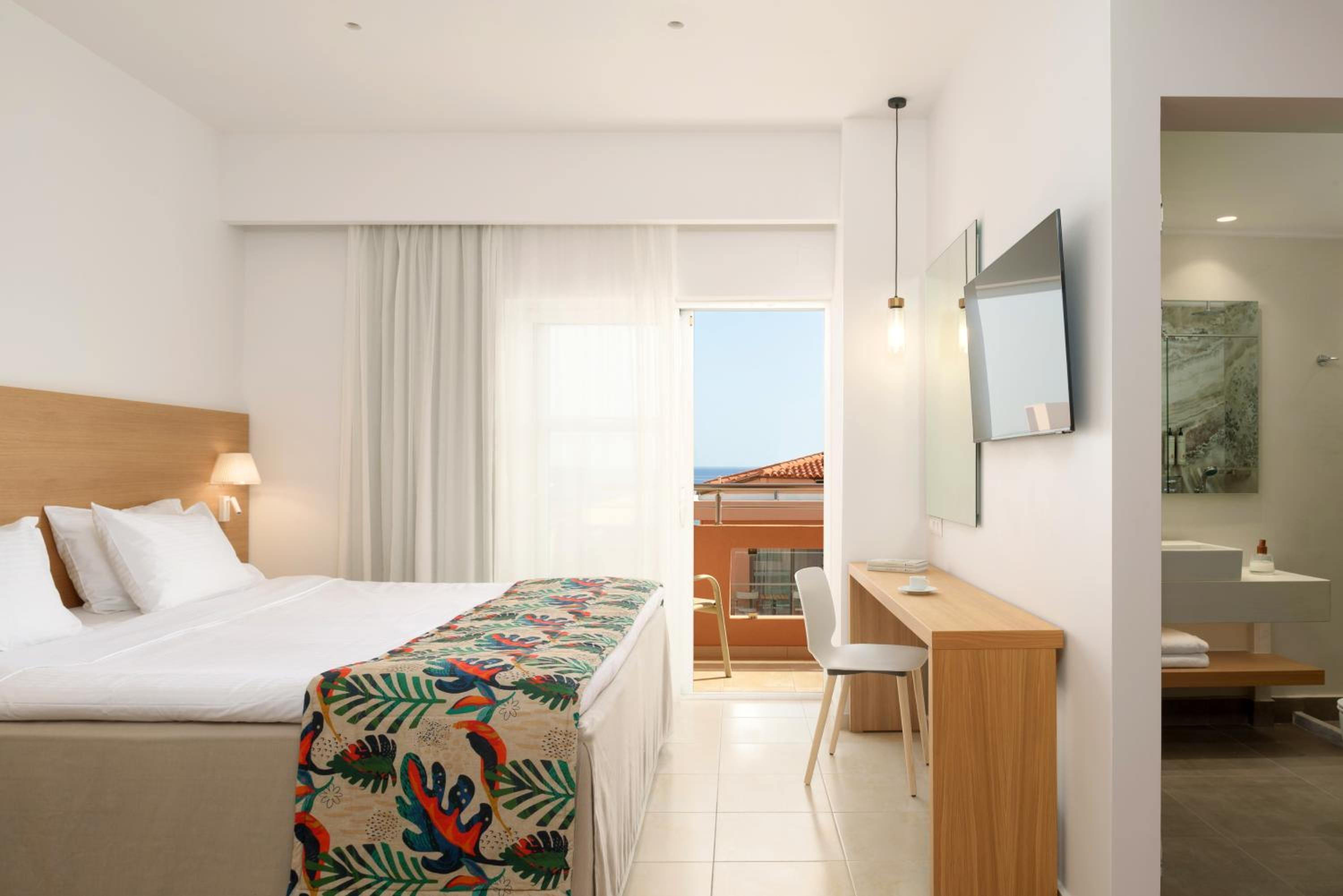 Deluxe, Double Bed, Side Sea View