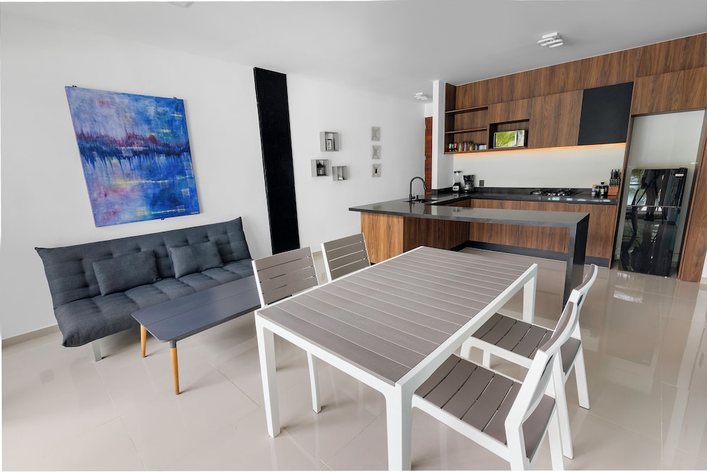 Angelina 28 Beachfront by Nah Hotels 32/53