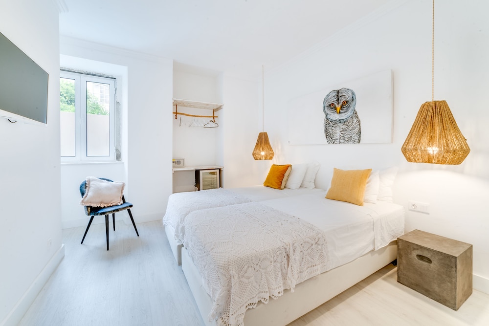 SUPERIOR, DOUBLE OR TWIN BED
