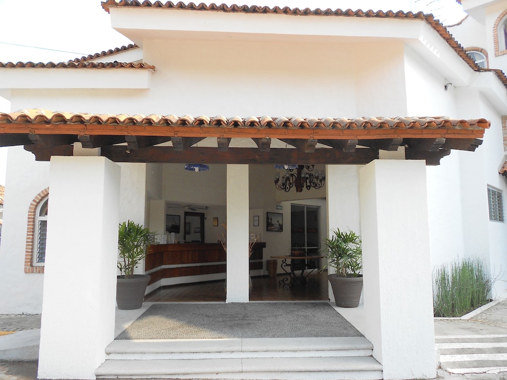 Vista Vallarta All Suites on the Beach 4/75