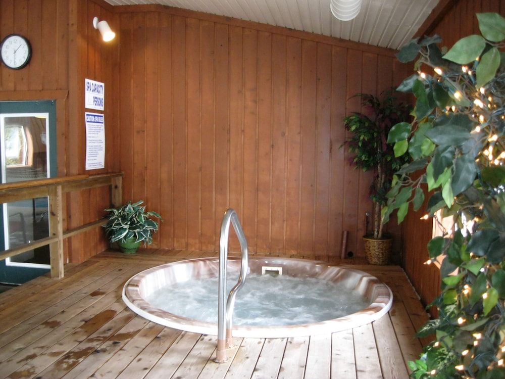 Cedar Hill Lodge 25/64