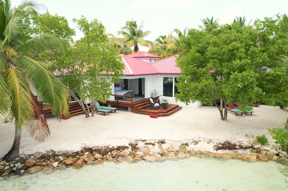 Hatchet Caye Resort 35/50