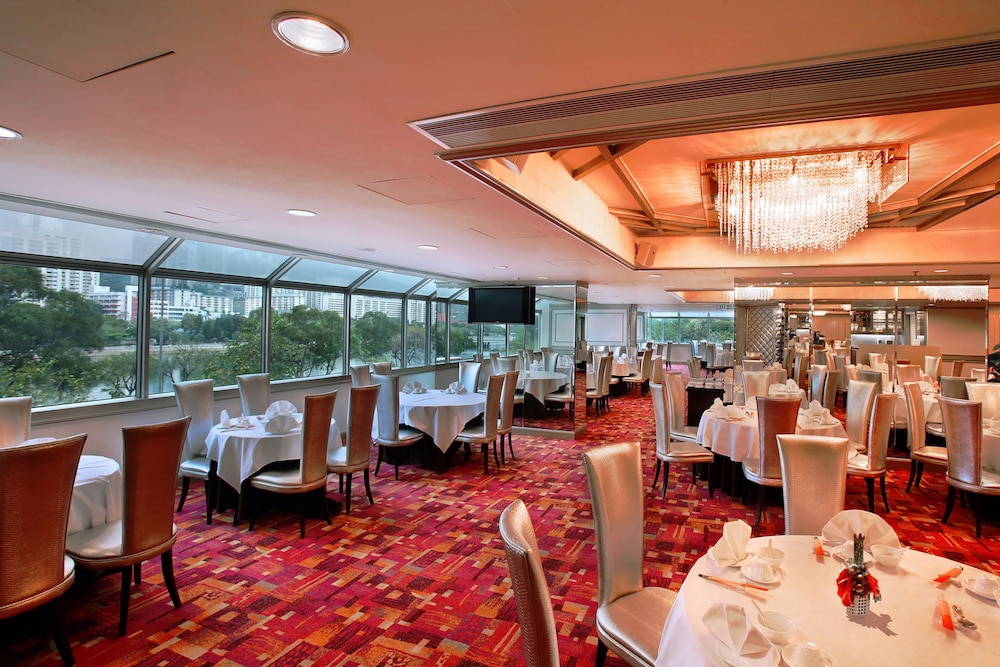 Regal Riverside Hotel 49/69