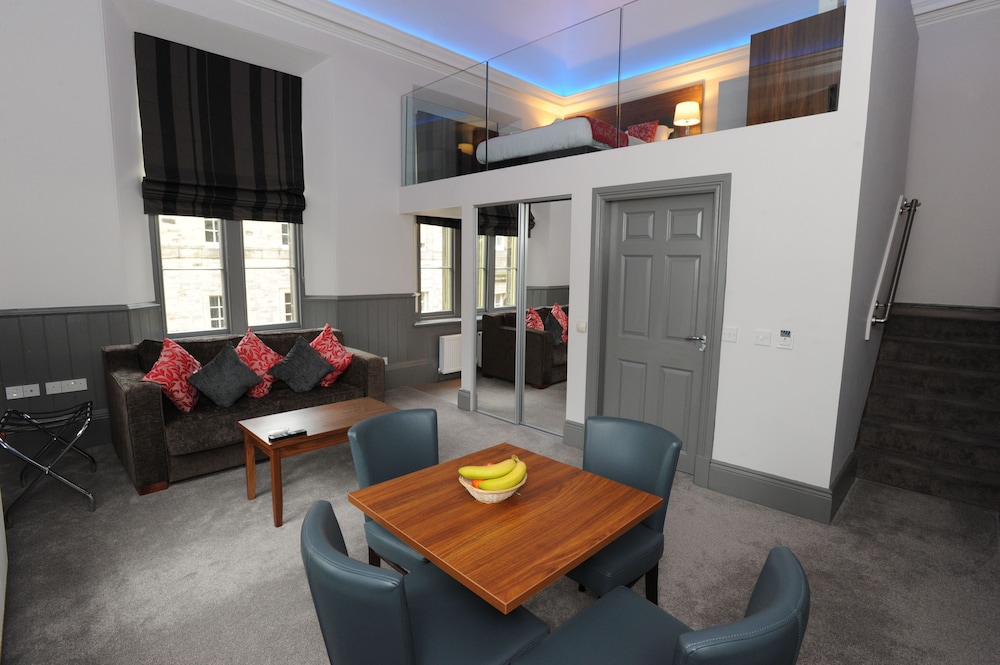 Court Residence 35/49