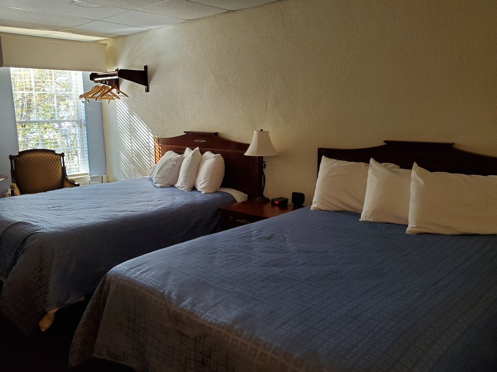 Fireside Inn And Suites 22/64