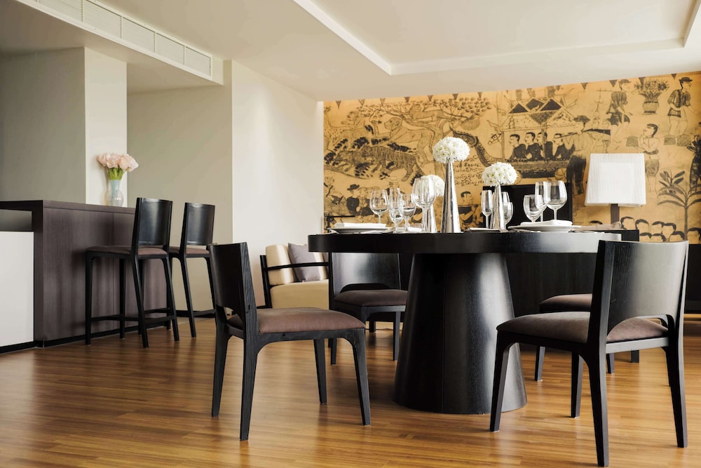 AVANI Khon Kaen Hotel and Convention Centre 55/69
