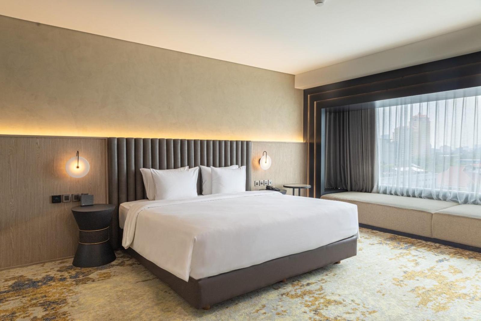 Premium, Suite, Sofa, ARTOTEL Suites Mangkuluhur 2/6