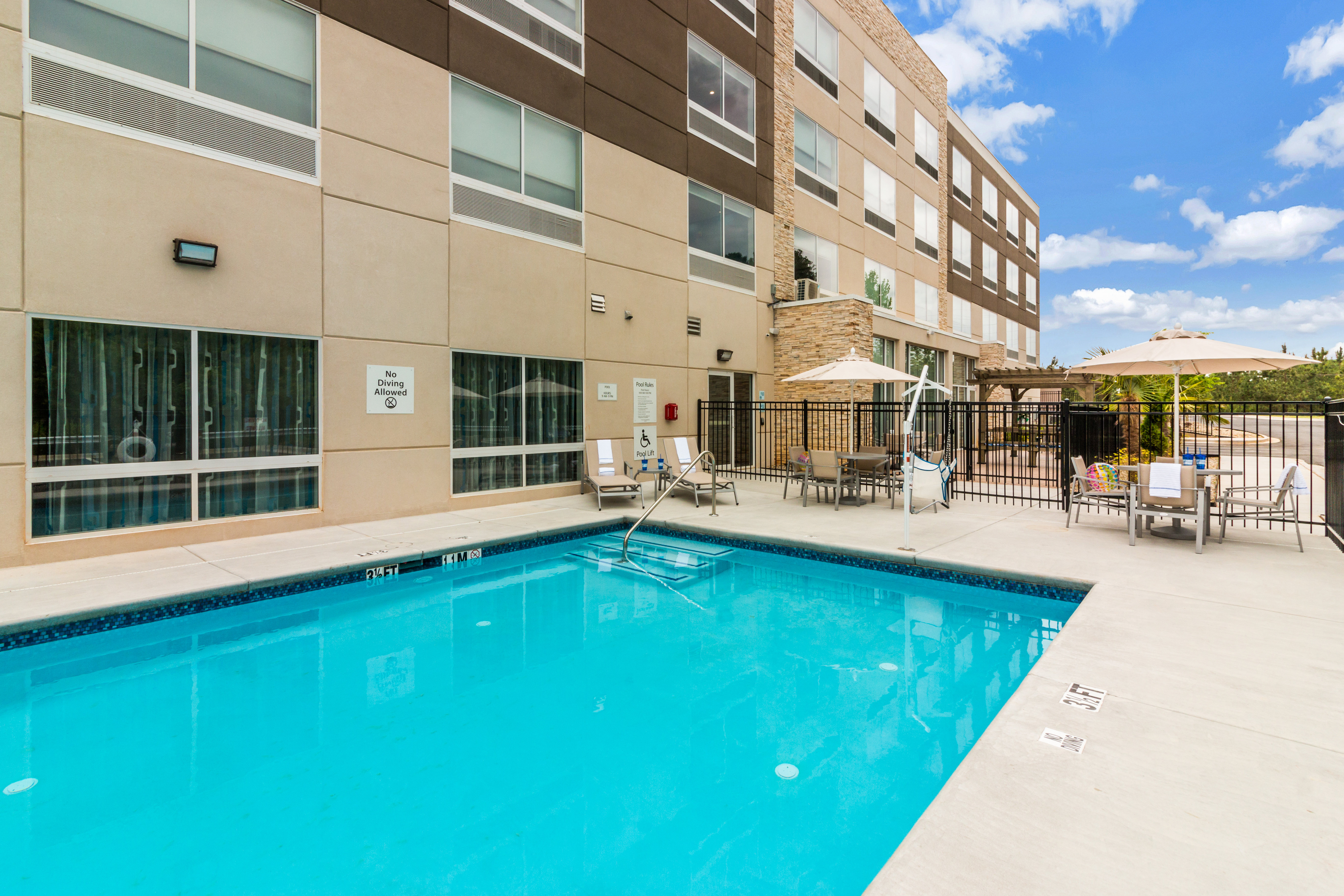 HOLIDAY INN EXPRESS VILLA RICA 3/38